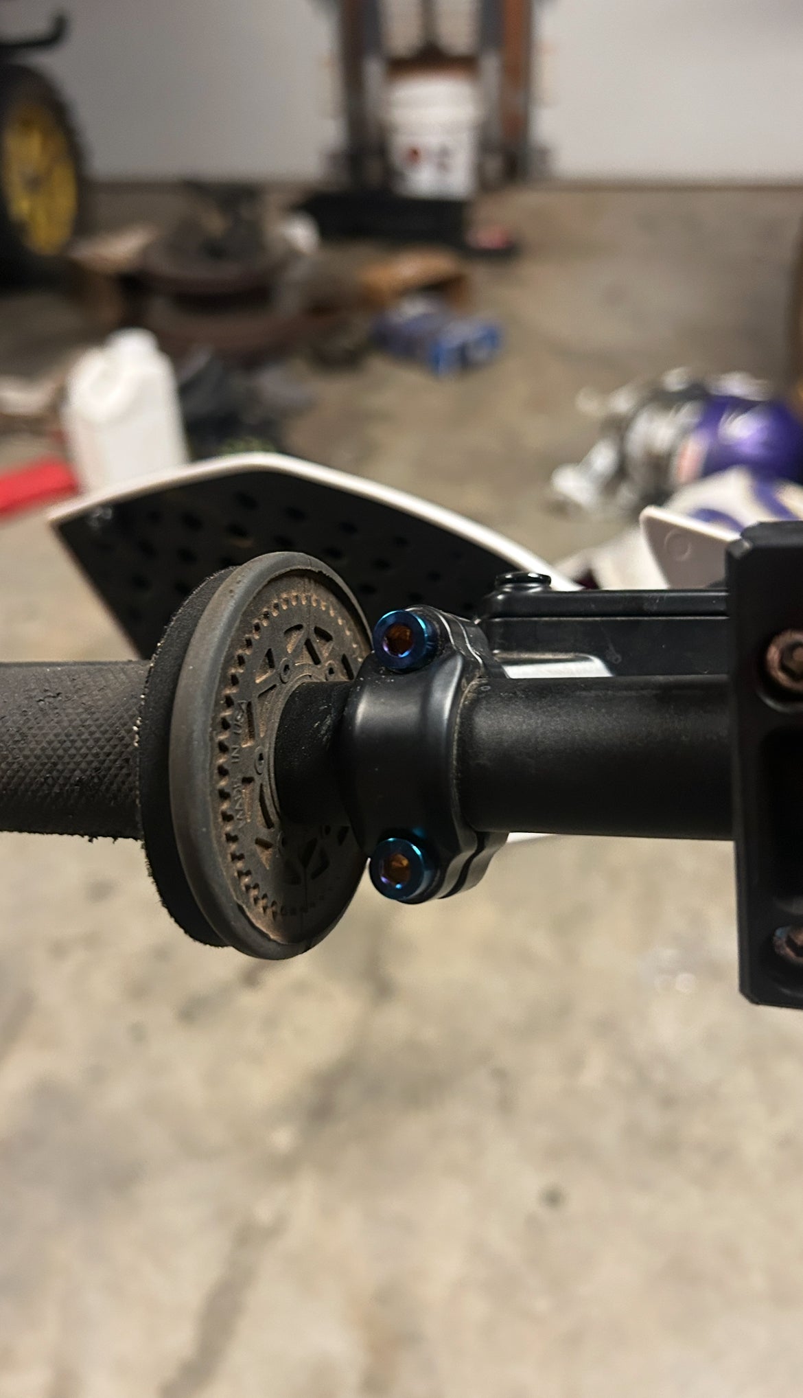 Emoto bar clamp bolts